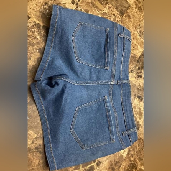 Jean shorts 10 - Picture 2 of 2
